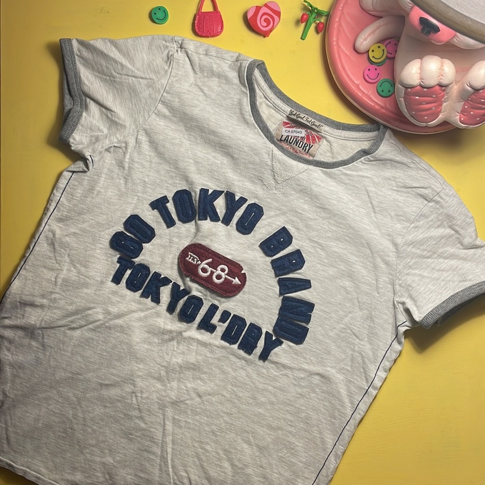 Tokyo Laundry 🧺 T-shirt with raised design on front